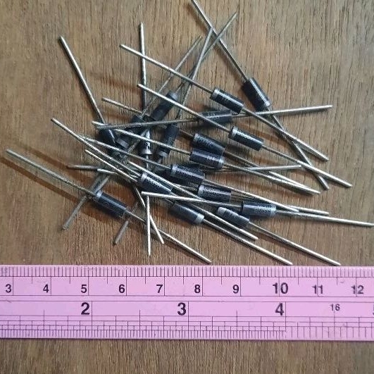 ซีเนอร์ไดโอด1N5339BGสภาพเก่าเก็บ5.6V5Wชุด20ตัว70บาท