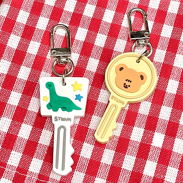 PVC keyring charm : Key Teddy and Dino พวงกุญแจยางรูปกุญแจไดโและเท๊ดดี้น่ารัก | Stickwithme4ev