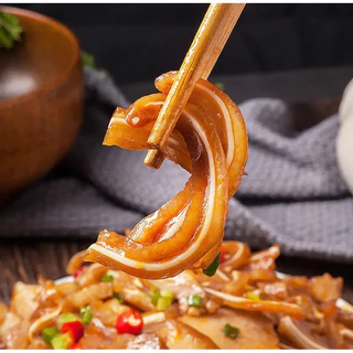 หูหมูปรุงรสด้วยซอสหมาล่า กรอบกรุบ ทุกคำ ขนมทานเล่น อร่อย ขนาด20กรัม