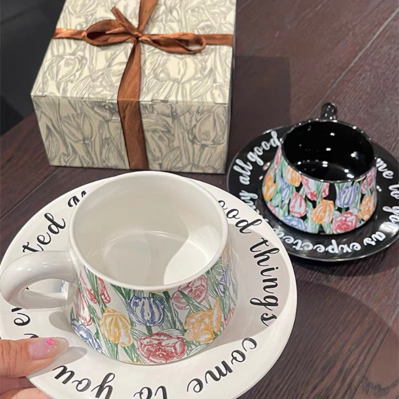 ชุดแก้วกาแฟ กล่องของขวัญ ลายเท่ๆ งานเซรามิก ของใช้ในบ้าน นักเรียน สวยๆ ราคาไม่แพง