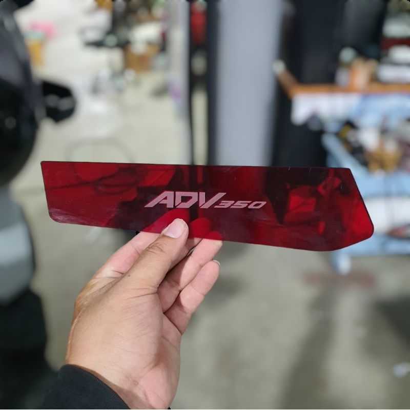 แผ่นปิดช่องเก็บของ​HONDA​ ADV350​ เป็นงานอคิริค หนา4​มิล​ ติดตั้ง​ได้ง่ายด้วยกาว3Mอย่างดี