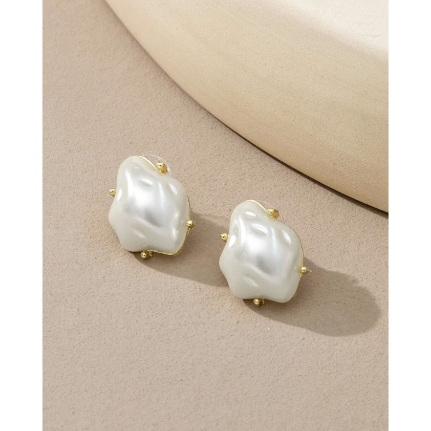 KYM.vibes - asymmetric pearl earrings ต่างหูมุก