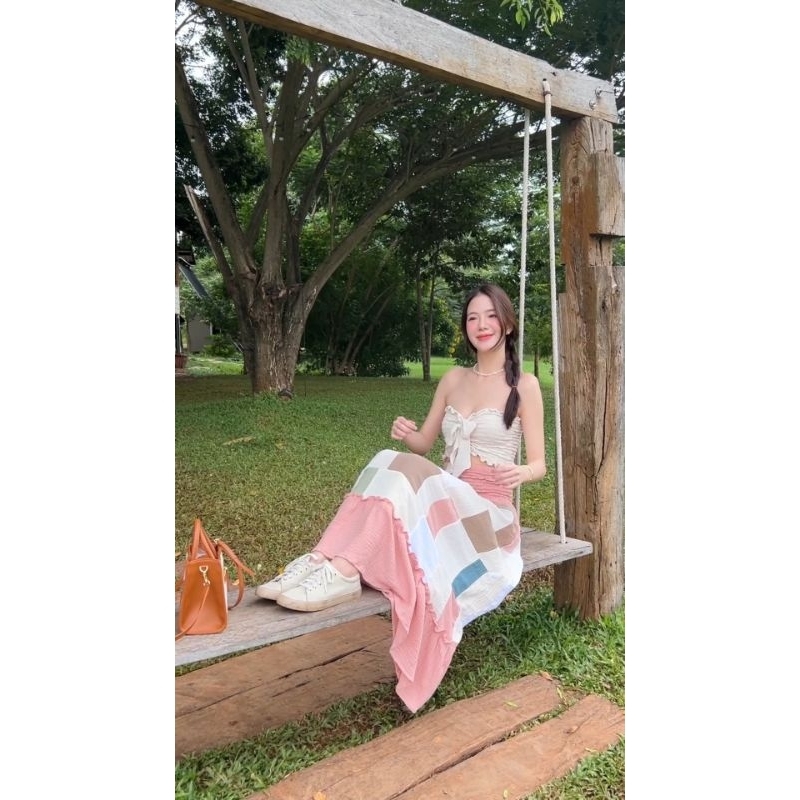 กระโปรงผ้าต่อสาลูย่นเทคเจอร์ผ้าสวยมาก เป็นผ้าที่ใส่สบายนุ่มไม่ร้อนไม่ต้องรีด ราคานี้เฉพาะกระโปรงไม่รวมเสื้อจ้า