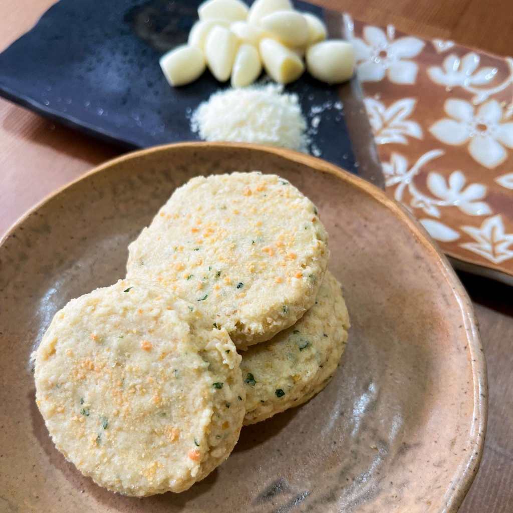 คุกกี้กระเทียมชีสพาเมซานชีสและพาสลีย์คุกกี้เนยแท้