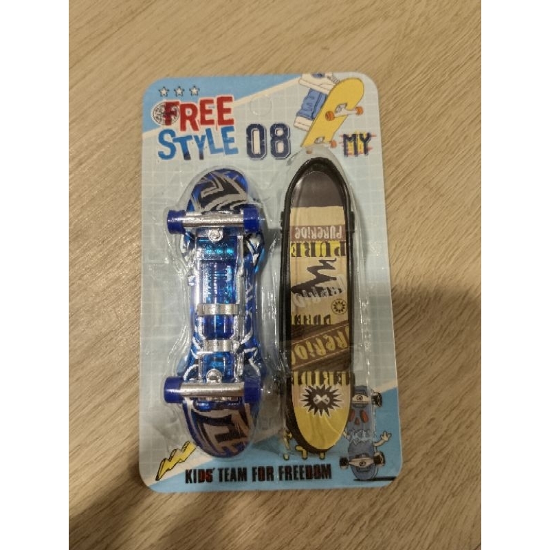 *ส่งในไทย* Finger Skateboard สเก็ตบอร์ดนิ้ว สเก็ตบอร์ดจิ๋ว ของเล่นเด็กสเก็ตบอร์ดนิ้วมีไฟ