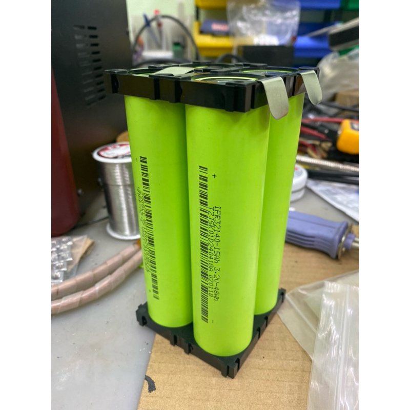 🔋แบตเตอรี่ลิเธียม 32140 เขียว พร้อมสปอต 12v15A (ทรงสี่เหลี่ยม)