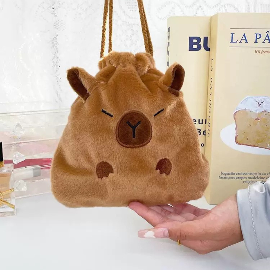 กระเป๋าอเนกประสงค์ Fuzzy Capybara ถุงผ้าหูรูด ขนาดพกพา ผ้าฝ้ายนิ่ม ลายน้องคาปิบารา น่ารัก รุ่นปี2024
