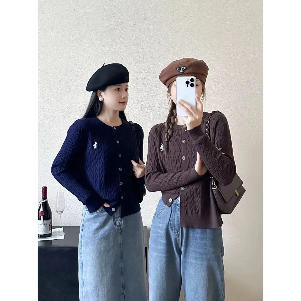 ￼เสื้อคาร์ดิแกน คอกลมผ้าถัก ปักลายม้า ผ้านิ่มฟูไม่คัน