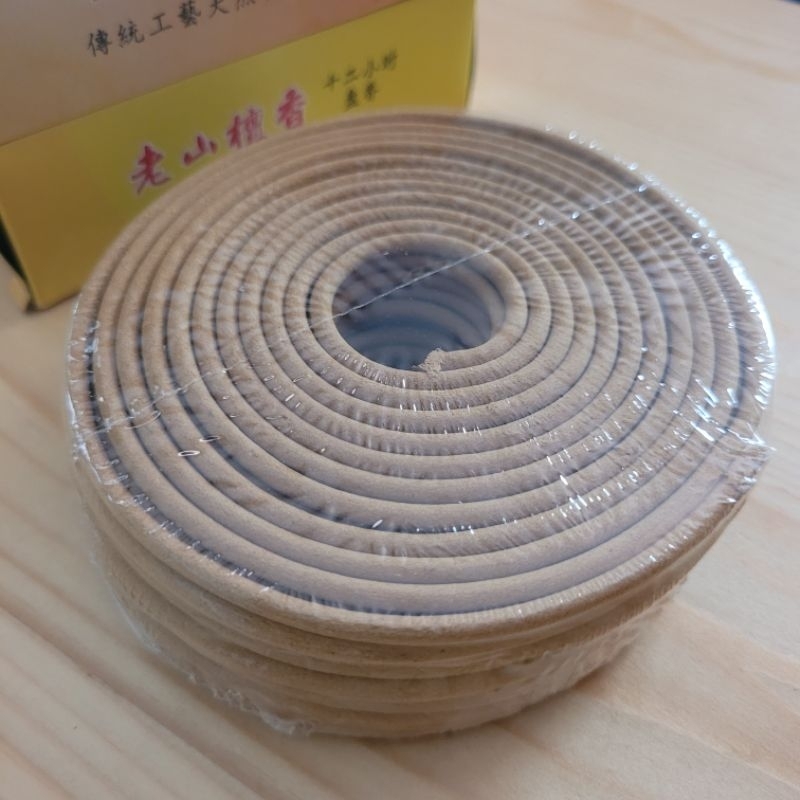 ธูปขด 12 ชั่วโมง กลิ่นไม้จันทน์หอม คละกล่อง