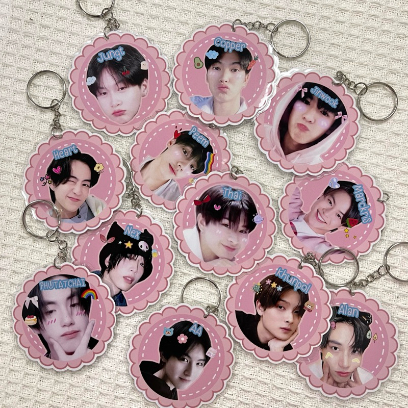 พวงกุญแจ BUS busbecauseofyouishine ภีมวสุ ไทย ชญานนท์ ภู ธัชชัย peemwasu phutatchai jungt aa alan ne