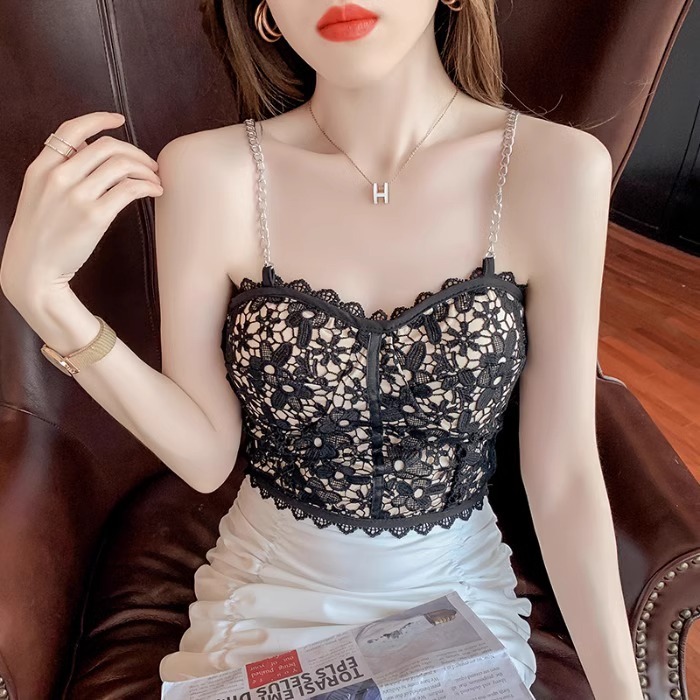 COD เสื้อสายเดี่ยวลูกไม้ สไตล์เกาหลี แบบที่คาริน่า สม็อคหลังกระดุมมุกมีฟองน้ำเสริม รัดรูปเซ็กซี่ แซ่บ พร้อมส่ง D630
