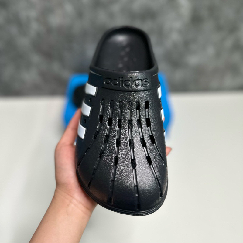 Adidas ADILETTE CLOG cavernous รองเท้าแตะลําลอง ระบายอากาศ เหมาะกับเดินชายหาด สําหรับผู้ชาย ผู้หญิง