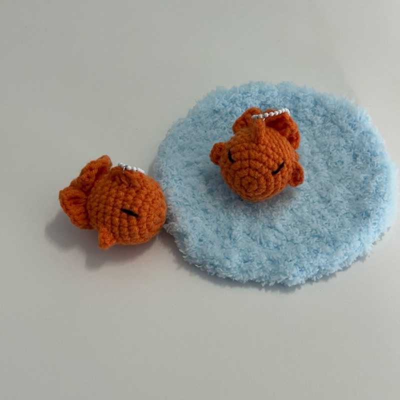 🐟GOLDFISH KEYCHAIN พวงกุญแจไหมพรมปลาทอง