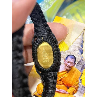 กำไลข้อมือเบี้ยแก้เชือกถักหลวงปู่ศิลา (มีโค๊ดทุกชิ้น) ของแท้