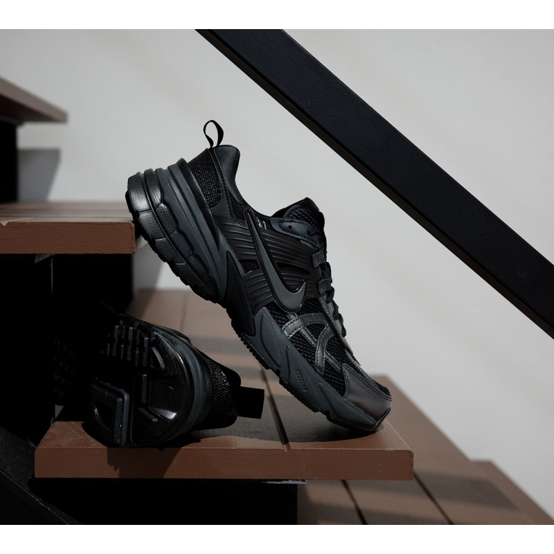 🔥ลดเพิ่ม 15-20% ทักแชทรับโค้ด🔥 Nike VOMERO V2K "Triple Black" HJ4497-001 ของแท้ ป้ายไทย