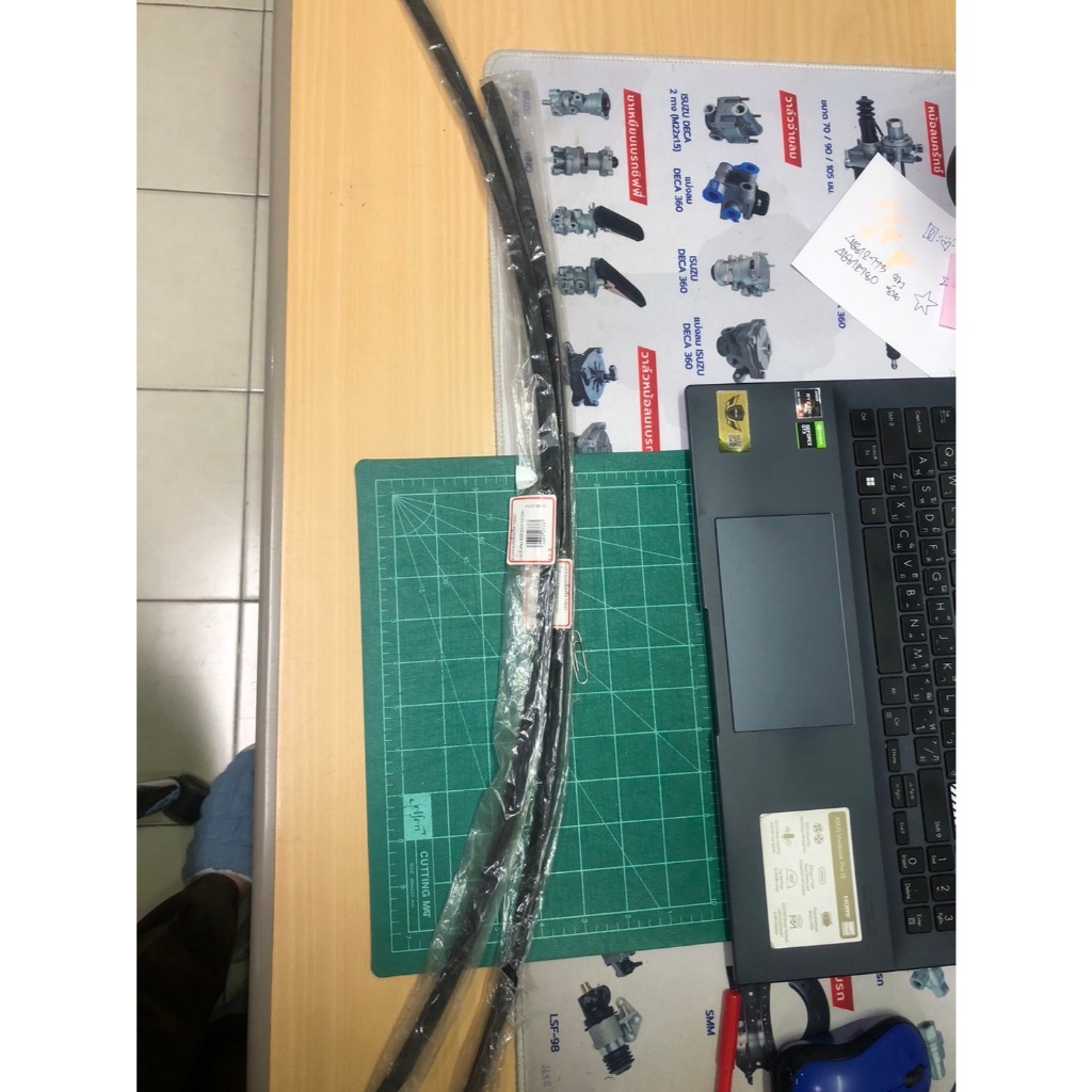 ยางรองแผงจิ้งหรีด TOYOTA VIGO แท้ ซ้าย/ขวา บน [46812780][46812773](1 ชิ้น)