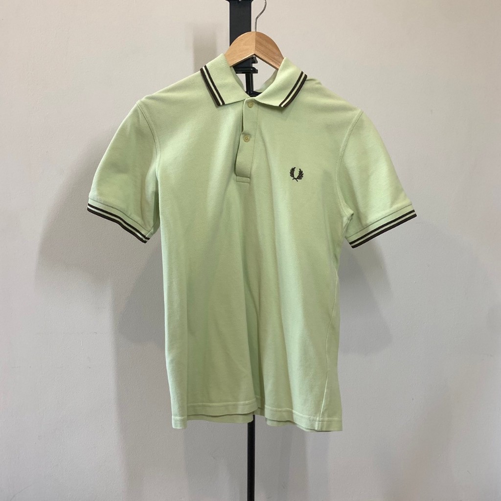 เสื้อโปโล สีเขียวอ่อน แบรนด์ Fred Perry มือสอง ส่งต่อ 300.-