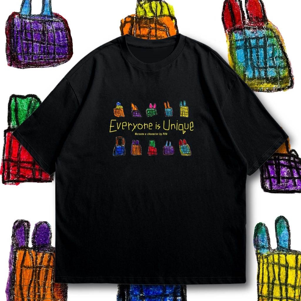 Fo Fellow x FOLIO : เสื้อยืดคอกลมสีดำ โอเวอร์ไซส์ พิมพ์ลาย-ภูมิใจโปรเจค