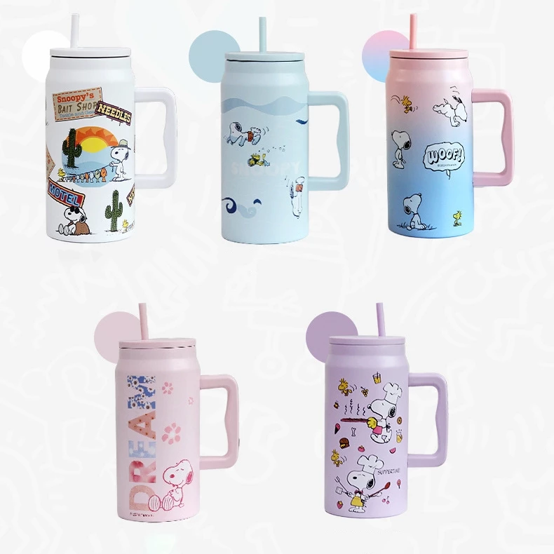 จัดส่งกรุงเทพฯ Snoopy แก้วเก็บความเย็น 1500ml พร้อมที่จับและฝาฟางถ้วยแก้วกระติกเก็บความร้อนและเย็นถ้วยน้ำในรถยนต์ข thumbnail 4