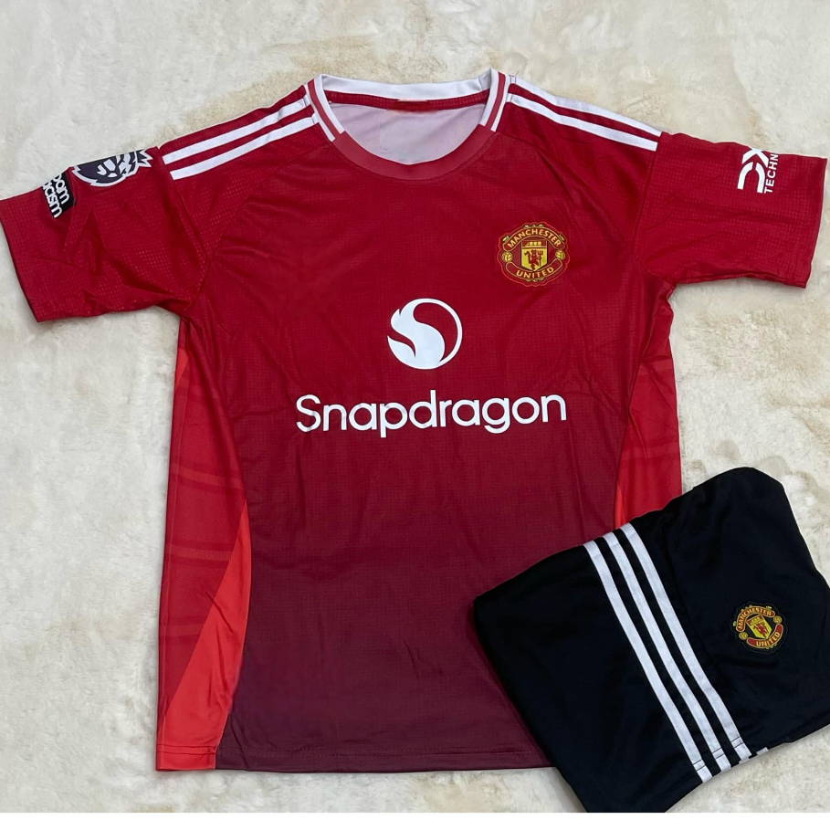 ชุดฟุตบอล แมนยู รุ่นใหม่ล่าสุด 2024/25 เนื้อผ้าดี ใส่สบาย(เสื้อพร้อมกางเกง)