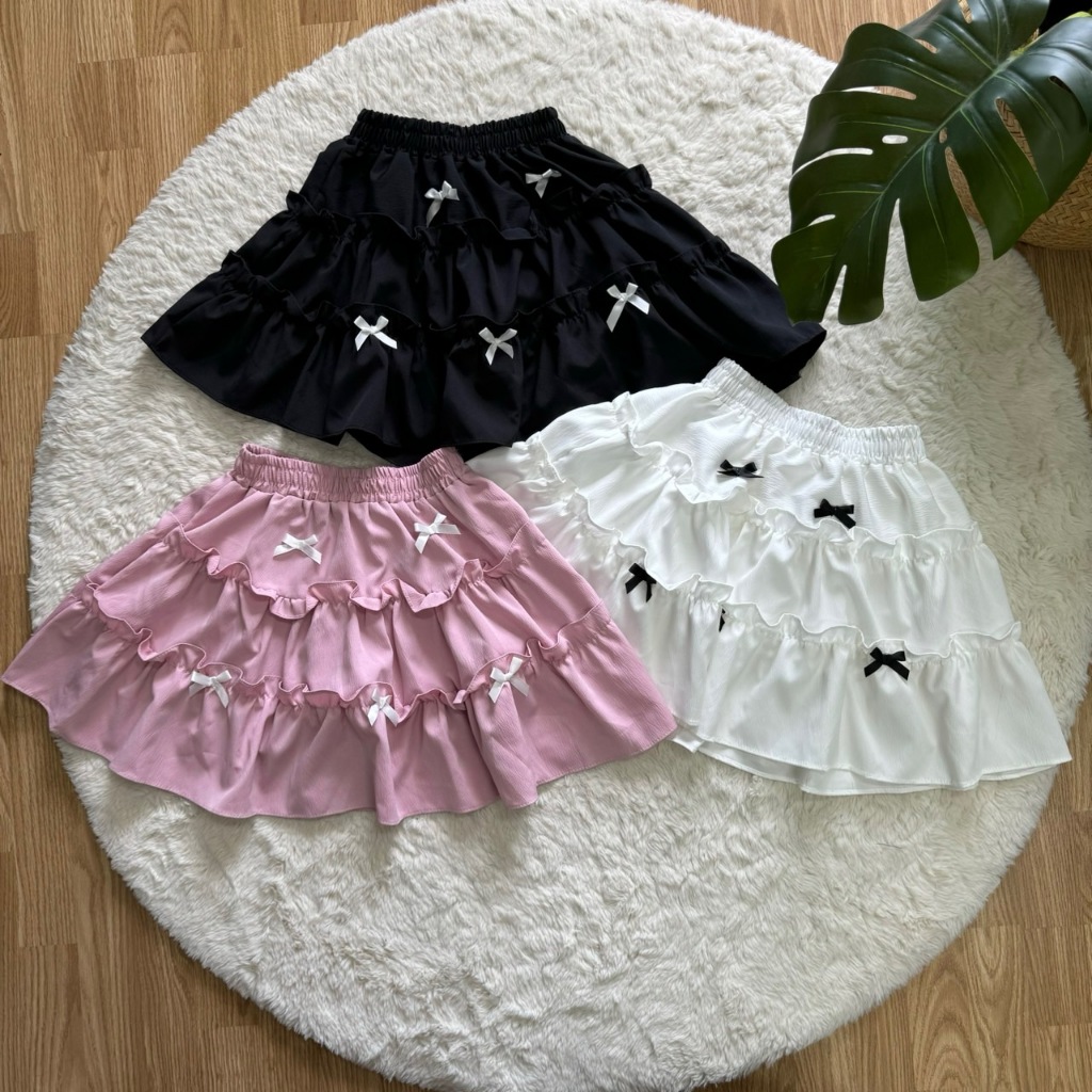 BELLA SKIRT กระโปรงสั้นแต่งริบบิ้นโบว์ ไม่มีซับใน ผ้าครัช