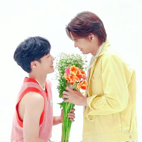 รูปโพลารอยด์ หยิ่นวอร์ 30 ใบ แถมฟรีซองใสทุกภาพ #หยิ่นวอร์