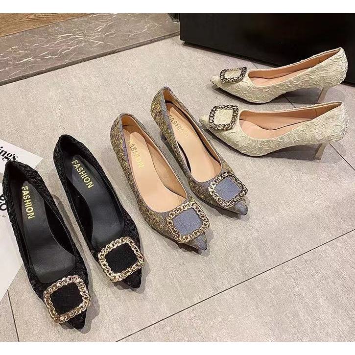 รองเท้าคัชชูหัวแหลมส้น2-3นิ้ว  แต่งอะไหล่สีทอง ใส่ทำงาน รุ่นKRG455