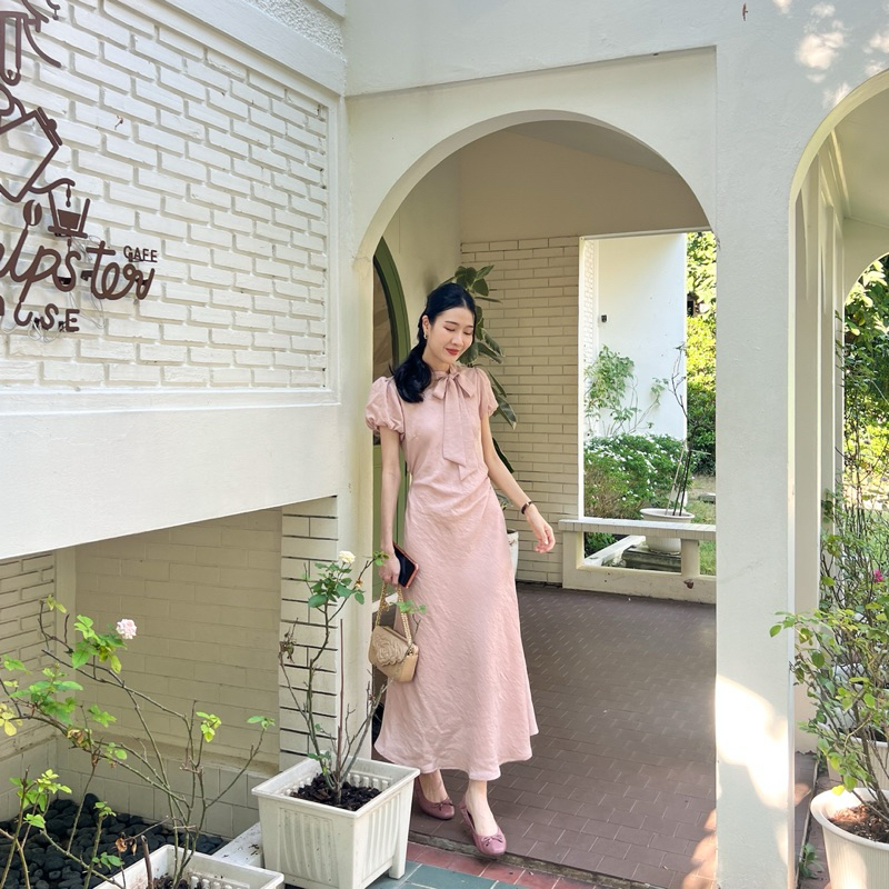 Lady Gianna Dress - Miida🩰🌳 🍾สวยมากๆค่ะรุ่นนี้ ดีเทลคอมีโบว์ผูกน่ารักเสริมความเชิดด แขนตุ๊กตาเบาๆ