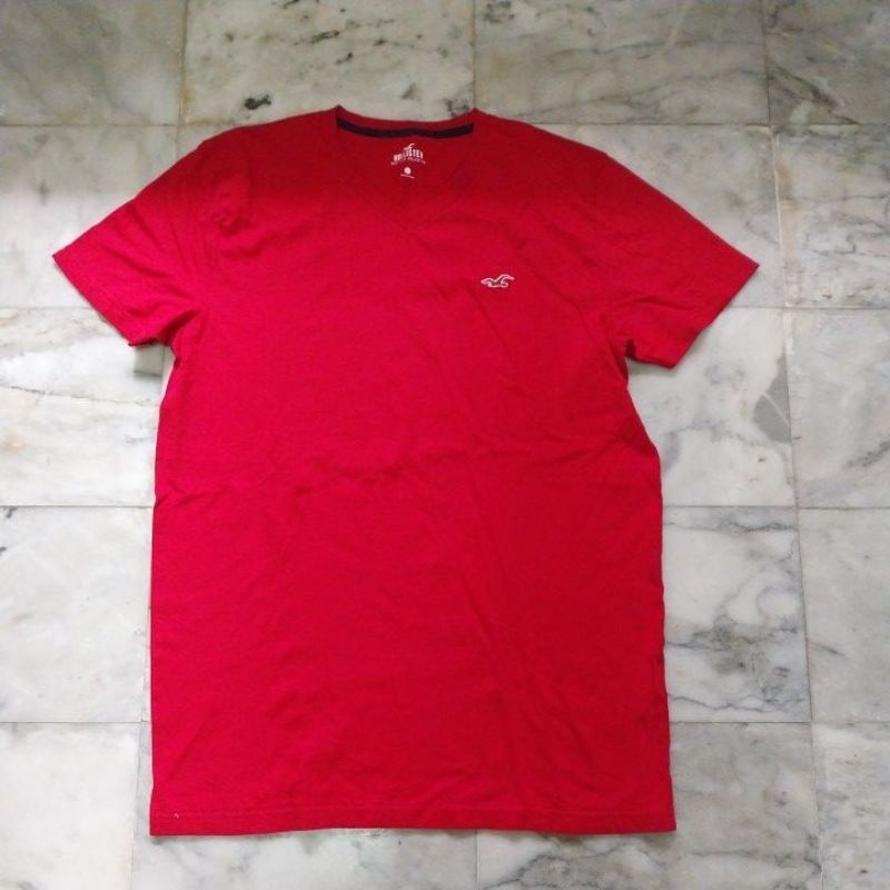 เสื้อยืดแขนสั้นคอวี HOLLISTER แท้ มือสอง สภาพดี ของพร้อมส่งครับ