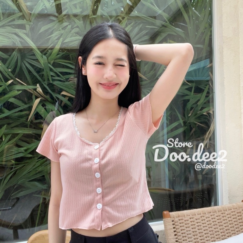 ♦️DOODEE2♦️เสื้อแขนสั้นติดกระดุมหน้า คอแต่งลูกไม้ ผ้าฉลุ