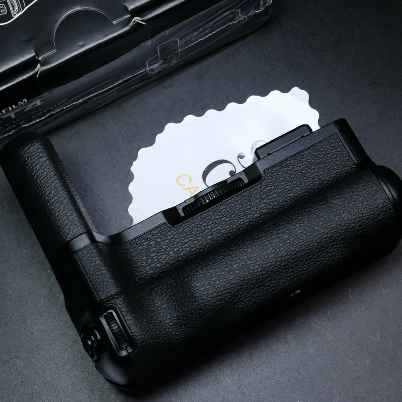 VG-XT4 ( Battery Grip For XT-4 ) (มือสอง)