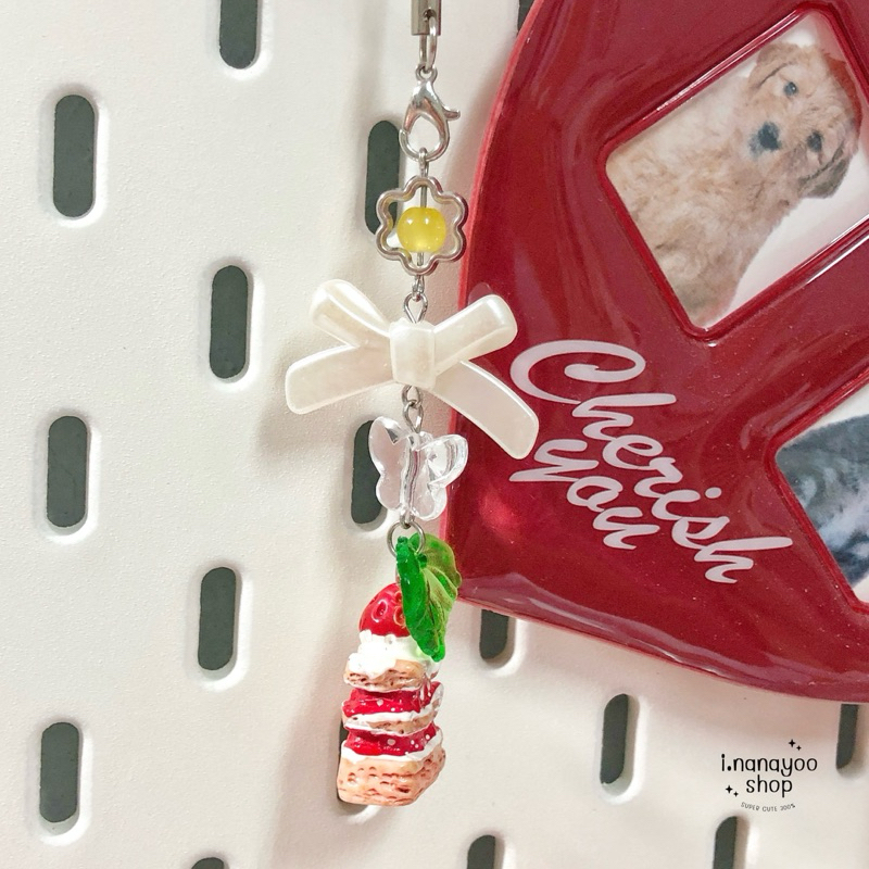 ♡ keychain strawberry cake | พวงกุญแจลูกปัด ( เค้กสตอเบอรี่ )