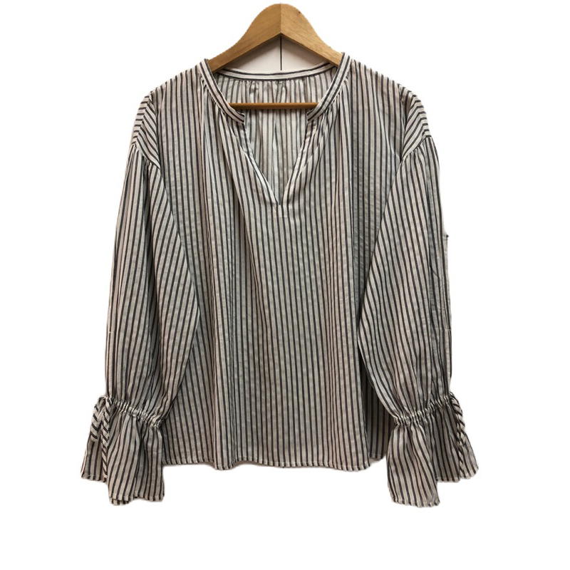 GU เสื้อคอจีน วี แขนยาว ลายริ้ว สีขาว-ดำ มือสอง