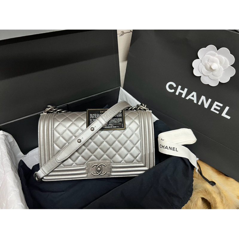 พร้อมส่งแท้💯 Chanel Boy10”Caviar Silver Metallic สภาพสวยมากๆ