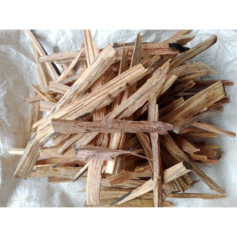 ไม้สนเกี๊ยะ เกรดB สำหรับจุดเป็นเชื้อไฟ (Pine Firewood ) สับเรียบร้อยพร้อมใช้งาน ขนาด 1-2กิโลกรัม
