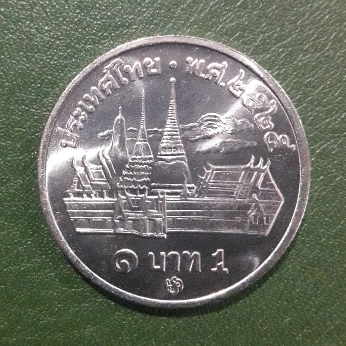 เหรียญ 1 บาท วัดพระแก้ว  ปี 2525 (โค้ด26) หายาก ไม่ผ่านใช้ UNC พร้อมตลับ