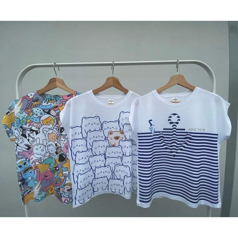 FREED เสื้อยืดทรงผู้หญิงแขนเลย สีขาว พิมพ์ลาย เนื้อ Interlock polyester