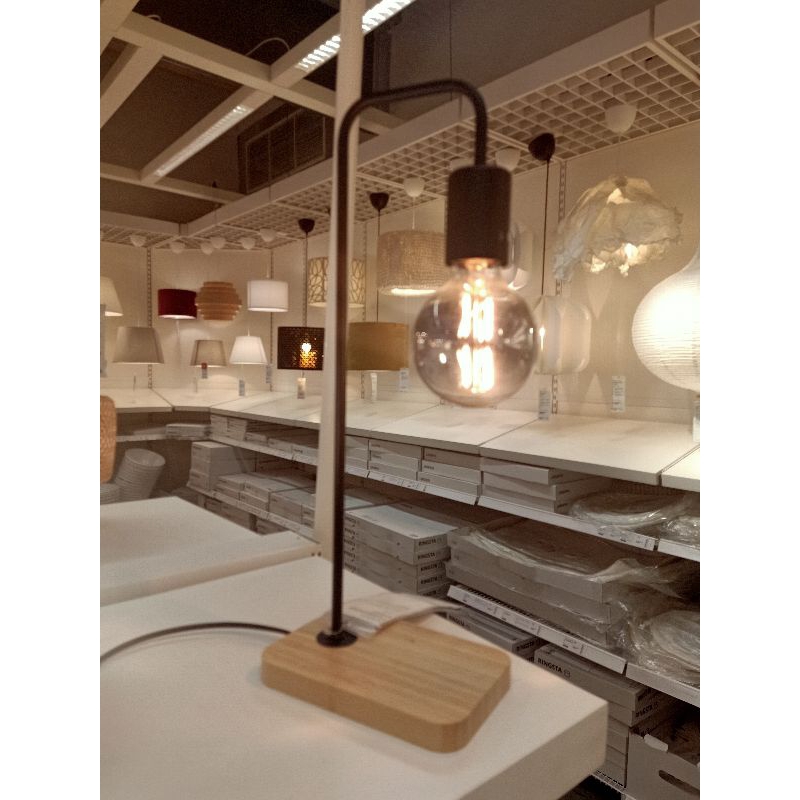 IKEAshopping IKEA TVARHAND ฟาร์ฮันด์ โคมไฟตั้งโต๊ะ, ดำ/ไม้ไผ่