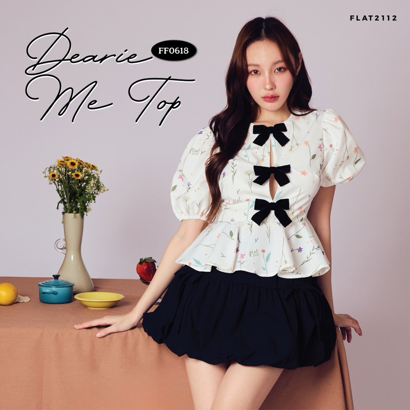 FLAT2112 FF0618 : DEARIE ME TOP เสื้อครอป แขนสั้น เข็มกลัดดอกไม้