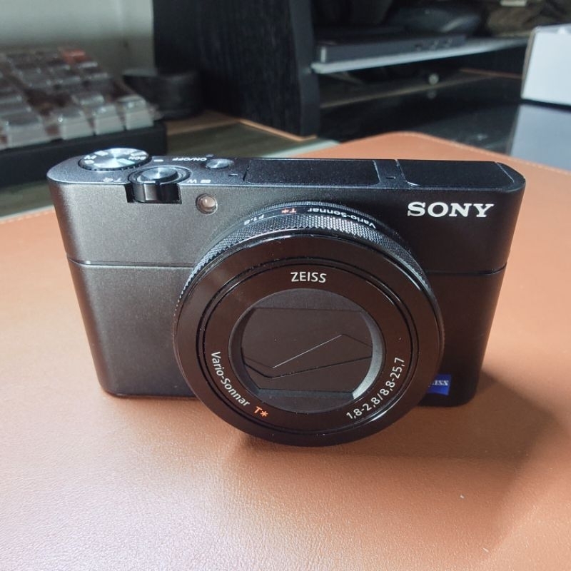 กล้อง Digital Sony RX100 Mark V มือสอง สภาพดี ใช้น้อย (มีเฉพาะตัวกล้องรวม Battery ในตัว)