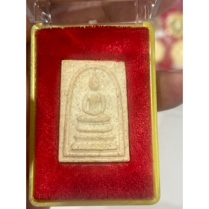 สมเด็จวัดระฆัง 122 ปี เป็นพระเครื่องที่สร้างขึ้นในปี พ.ศ. 2537 เพื่อเป็นอนุสรณ์ครบรอบ 122 ปี รับประก