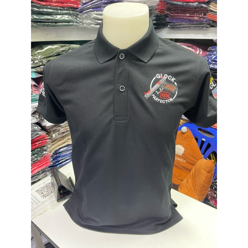 เสื้อโปโลปักลายปืนสีดำ