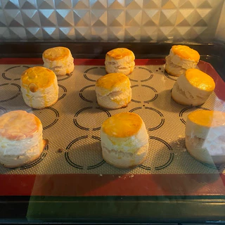 (4 ชิ้น) สโคน (Scones) มีให้เลือก 5 รสชาติ เมนูคู่น้ำชายามบ่ายสไตล์ผู้ดีอังกฤษ + แยม 1 ถ้วย