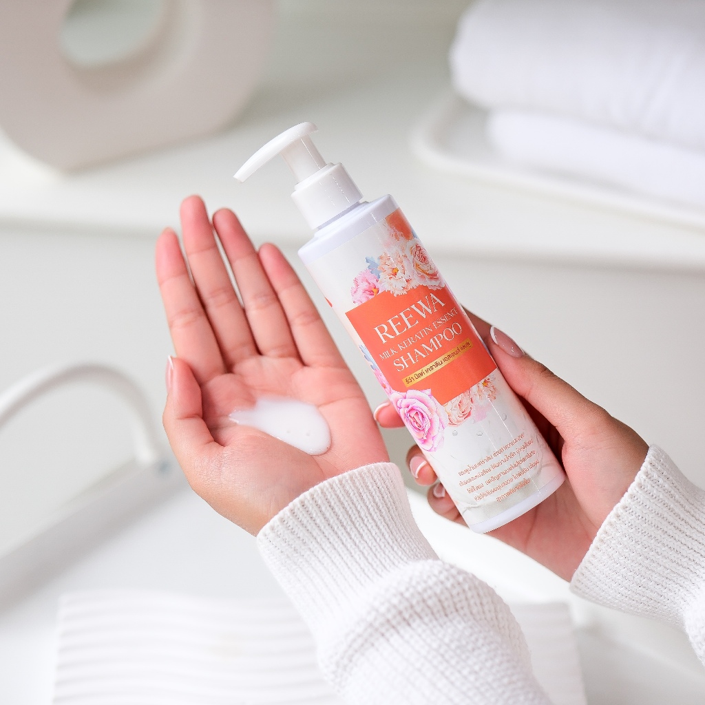Reewa แชมพูน้ำนมเคราติน สูตรเข้มข้น ฟองนุ่ม กลิ่นหอม (250 กรัม) รีว่า