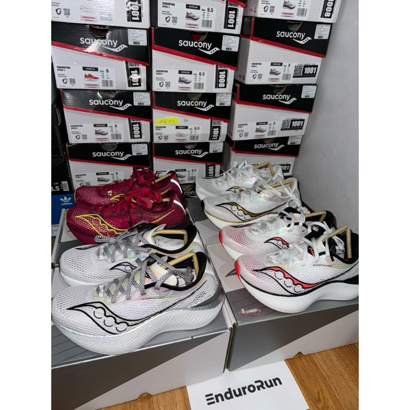 รองเท้าวิ่ง saucony endorphin pro 3