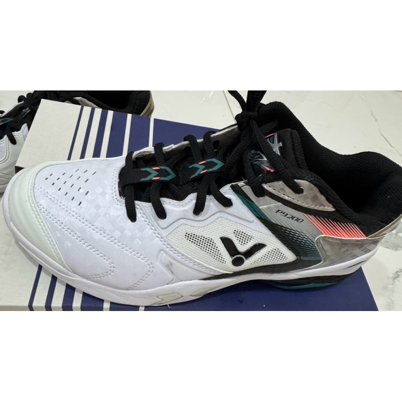 VICTOR รองเท้ากีฬาแบดมินตัน รุ่น P9200 HANG มือสอง  size 43EU