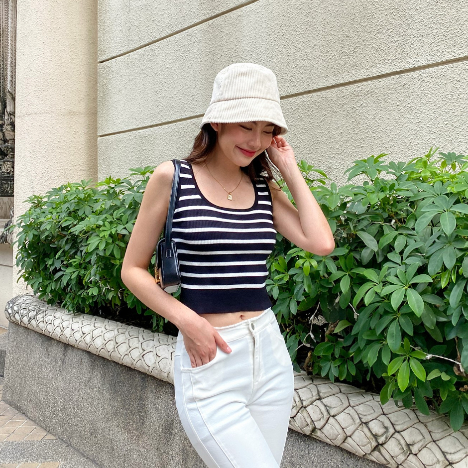 Eclair Knit Top เสื้อกล้ามไหมพรม Miladi