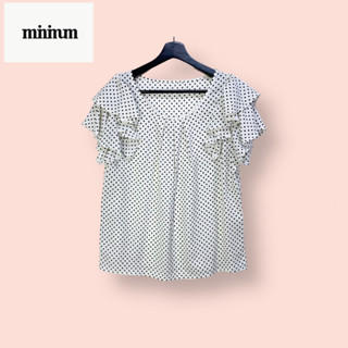 เสื้อ Minimum ผ้าโพลีซาตินอย่างดี ไซด์ -  2   อก 40 ยาว 23 นิ้ว เสื้อทรงสวยน่ารักมาก ลายจุดสวย แขนสวย  ผ้าดีทิ้งตัวสวย