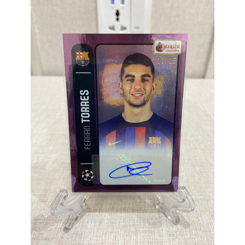 การ์ดนักฟุตบอล ลายเซ็นสวยๆ ของ Panini และ Topps ครับ