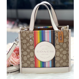 พร้อมส่ง แท้💯% Coach Dempsey Tote 22 In Signature Jacquard With Stripe And Coach Patch